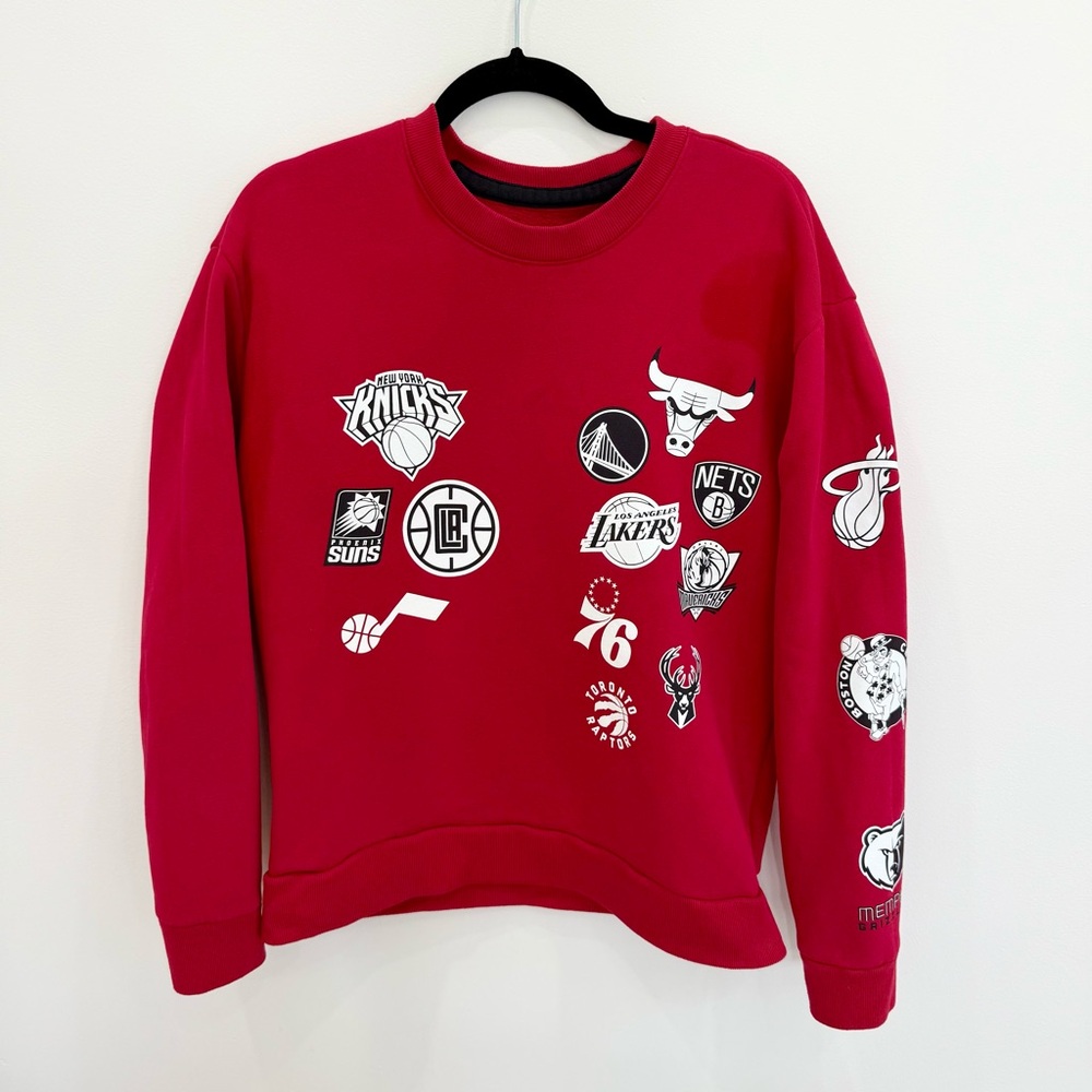 Hollister NBA collaboration/RED/logos J3 Size Small-EUC like new